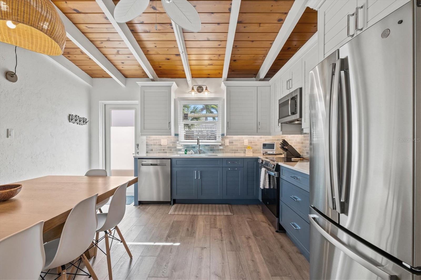 Image 7 of 66 For 6006 Midnight Pass Road 44