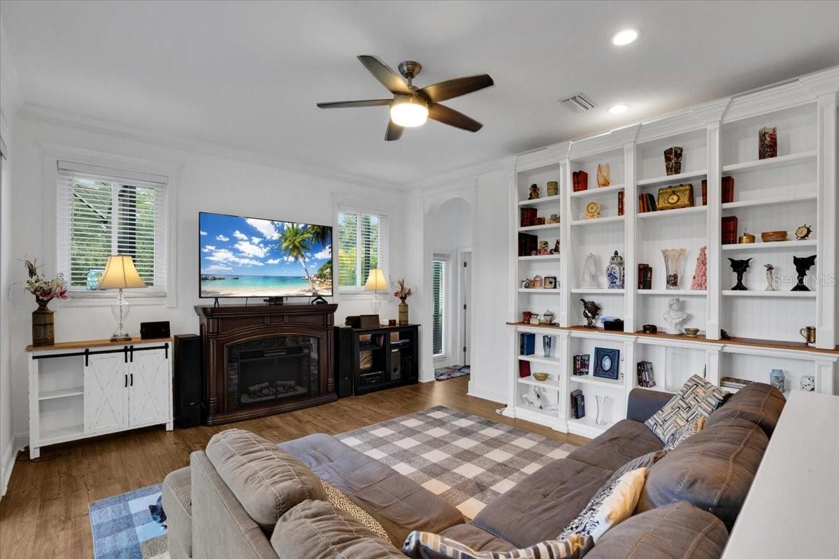 Image 12 of 50 For 7601 226 Street E