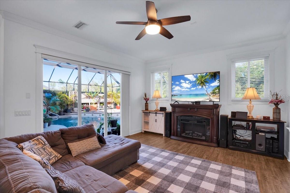 Image 13 of 50 For 7601 226 Street E