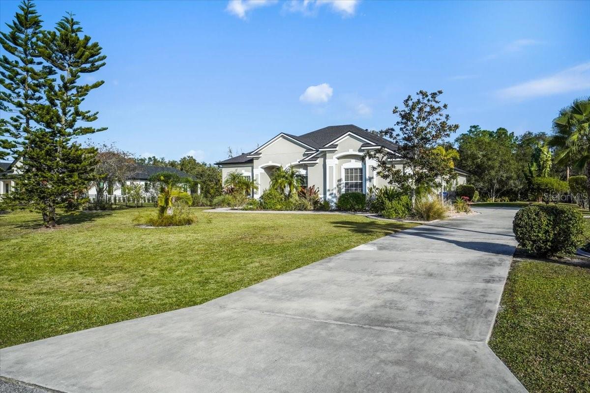 Image 3 of 50 For 7601 226 Street E