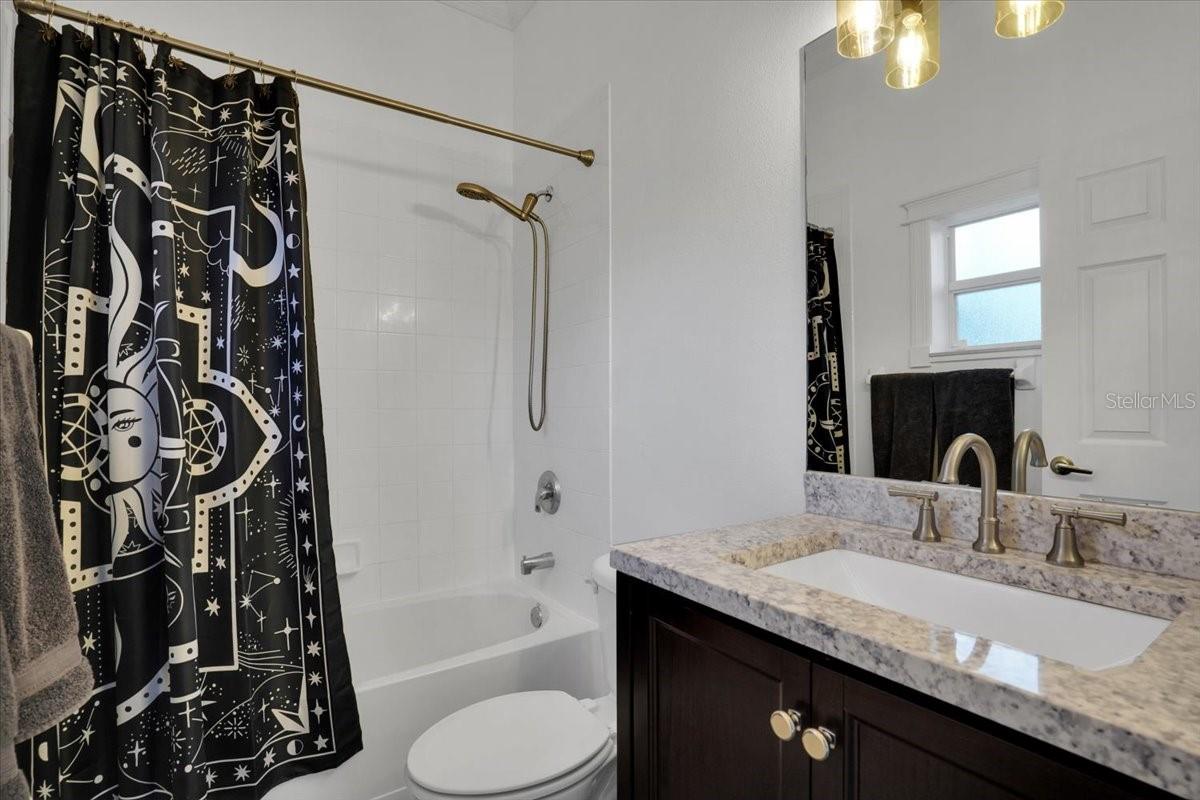 Image 33 of 50 For 7601 226 Street E