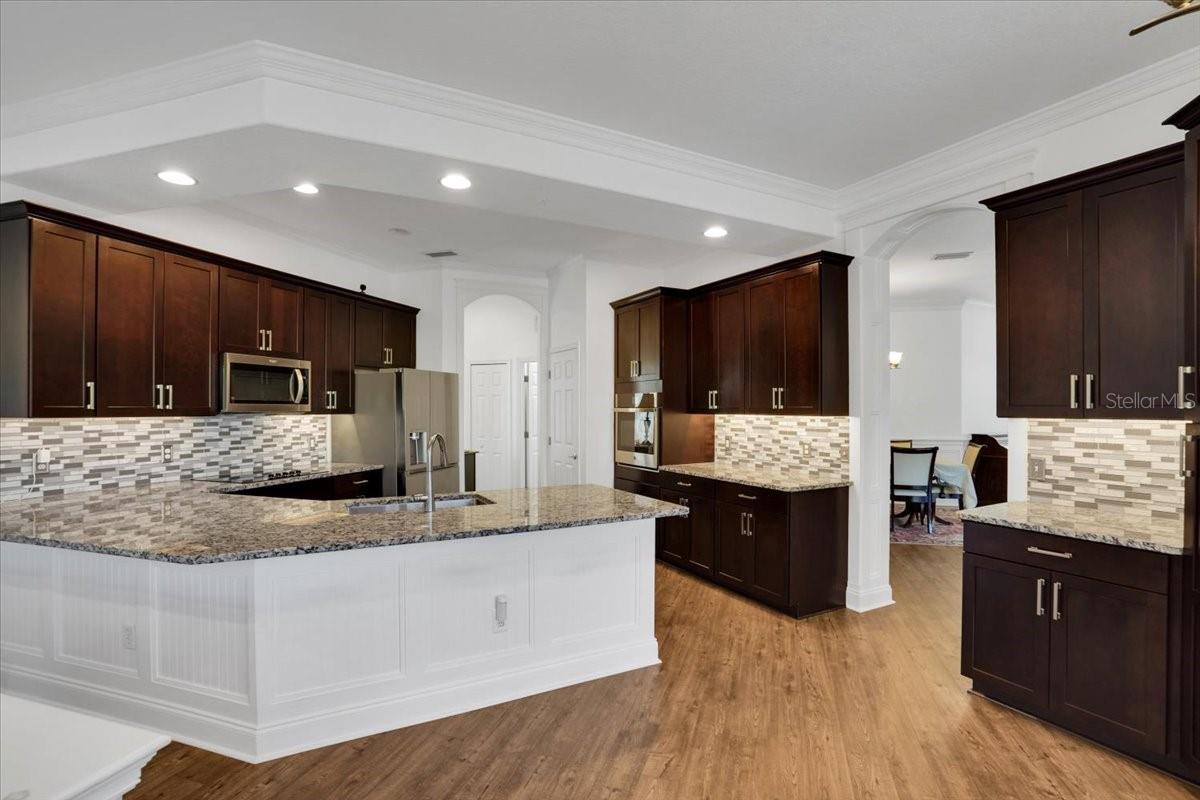 Image 7 of 50 For 7601 226 Street E