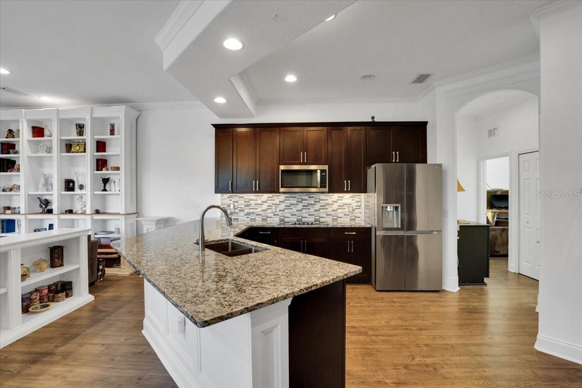 Image 8 of 50 For 7601 226 Street E