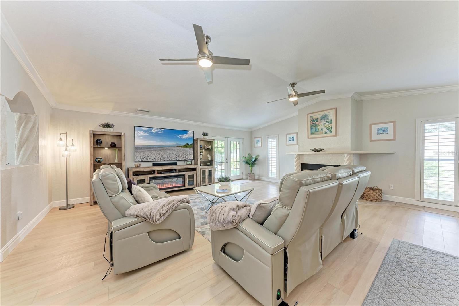 Image 10 of 41 For 411 Harbor View Lane