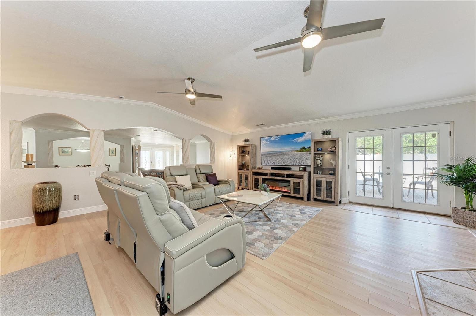 Image 13 of 41 For 411 Harbor View Lane