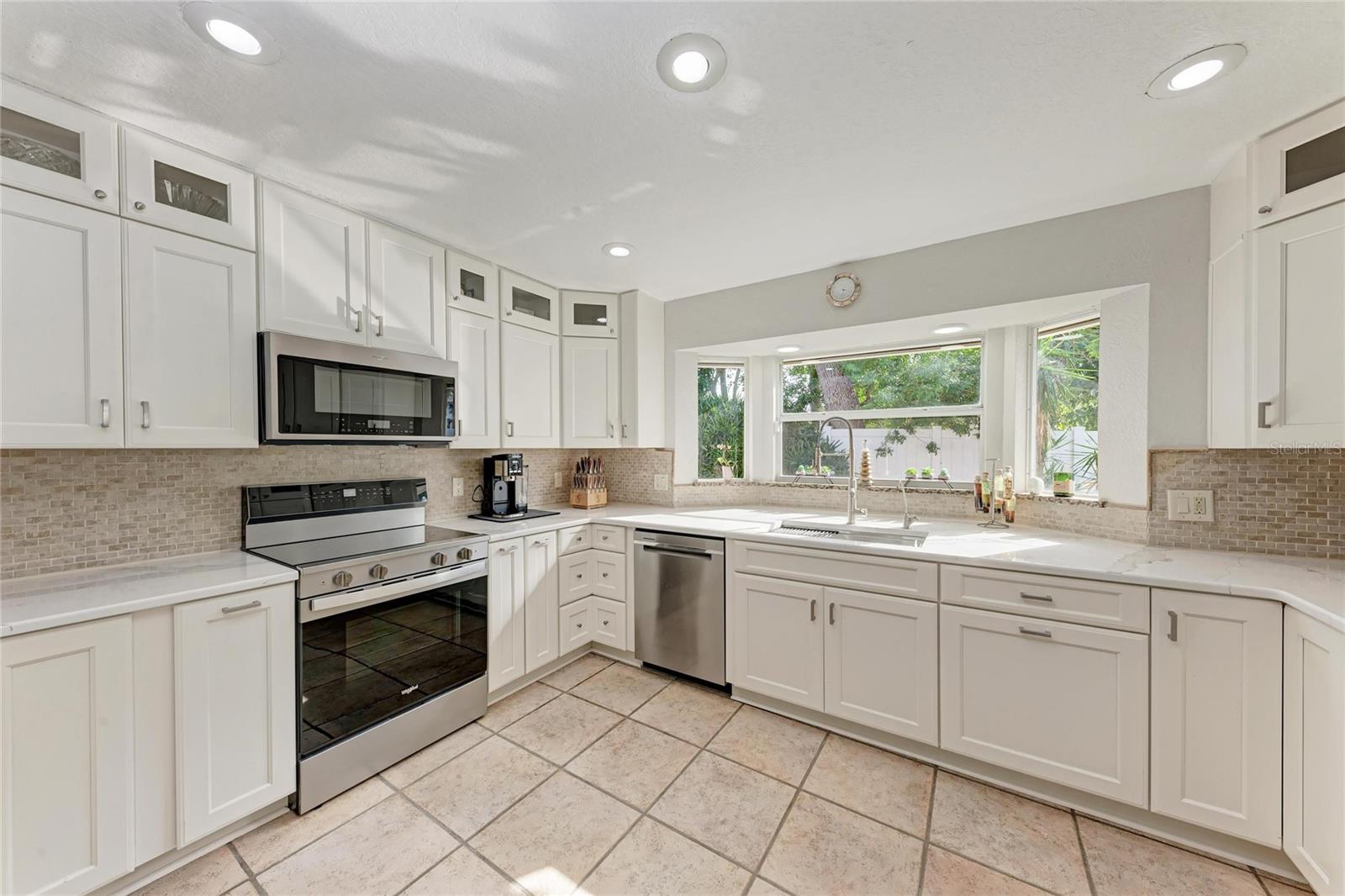 Image 14 of 41 For 411 Harbor View Lane