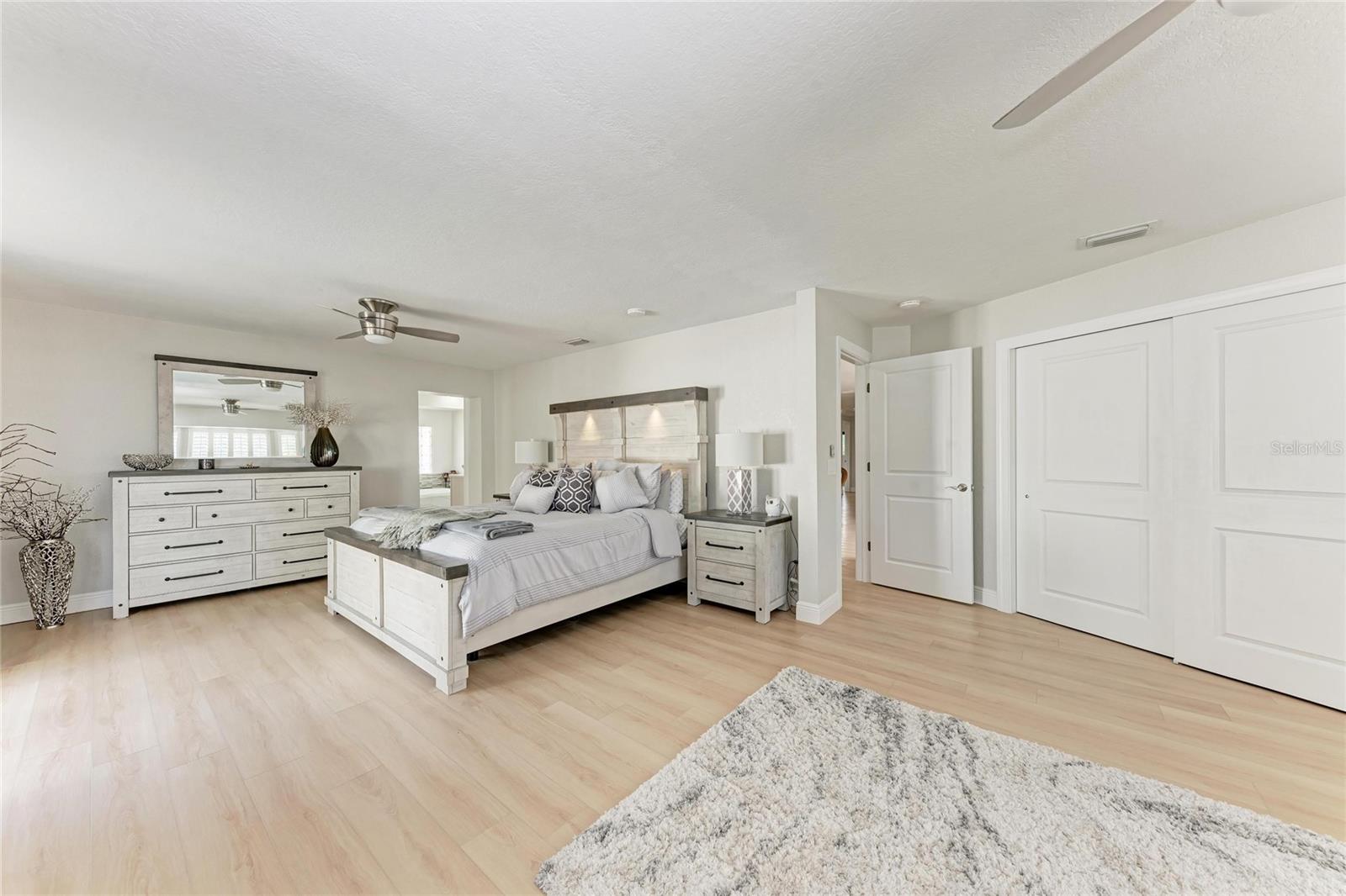 Image 19 of 41 For 411 Harbor View Lane