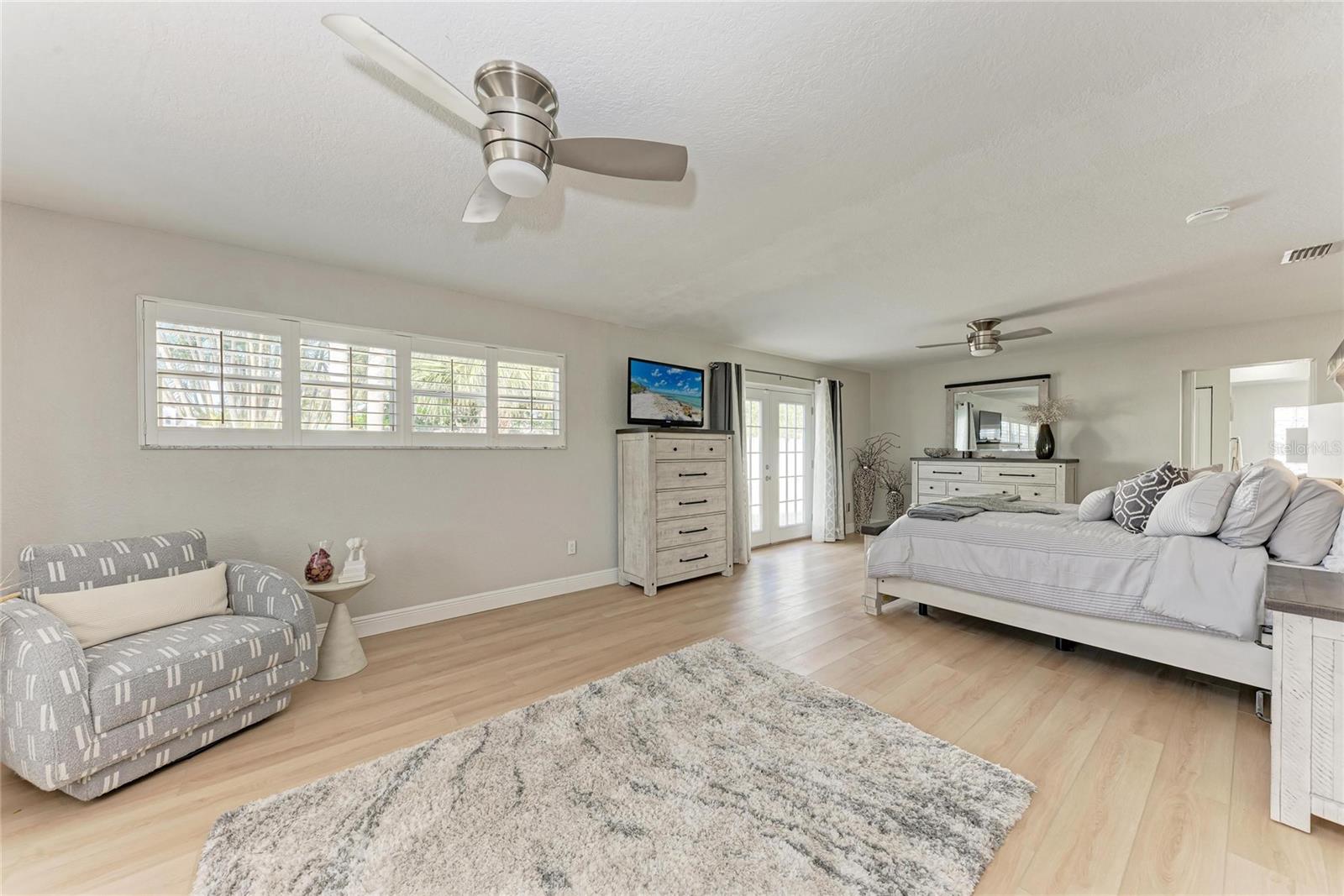 Image 20 of 41 For 411 Harbor View Lane