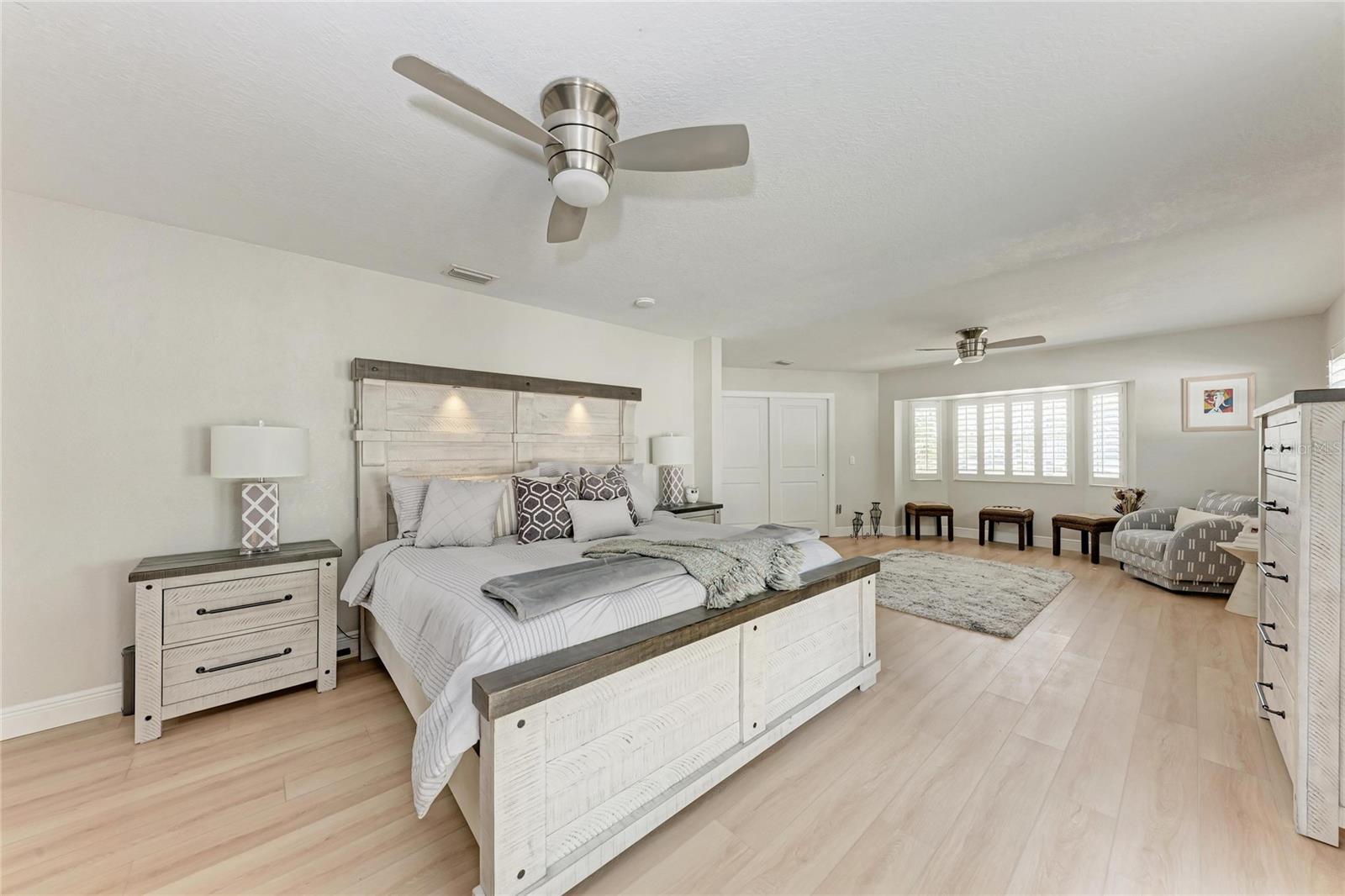 Image 22 of 41 For 411 Harbor View Lane