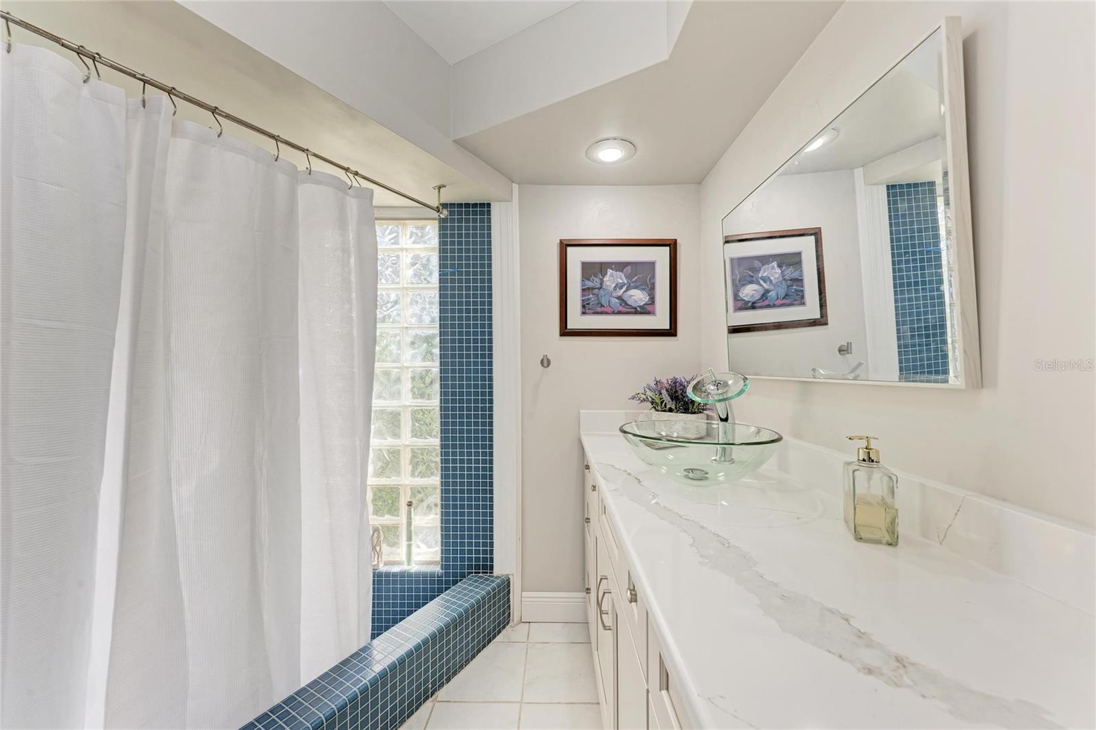 Image 30 of 41 For 411 Harbor View Lane