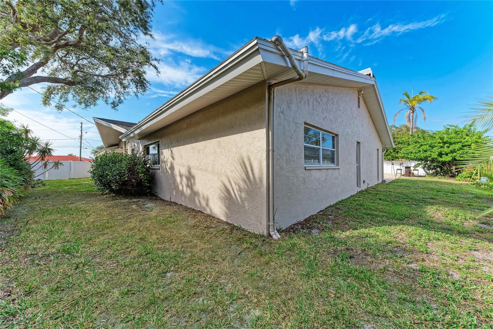 Image 34 of 41 For 411 Harbor View Lane