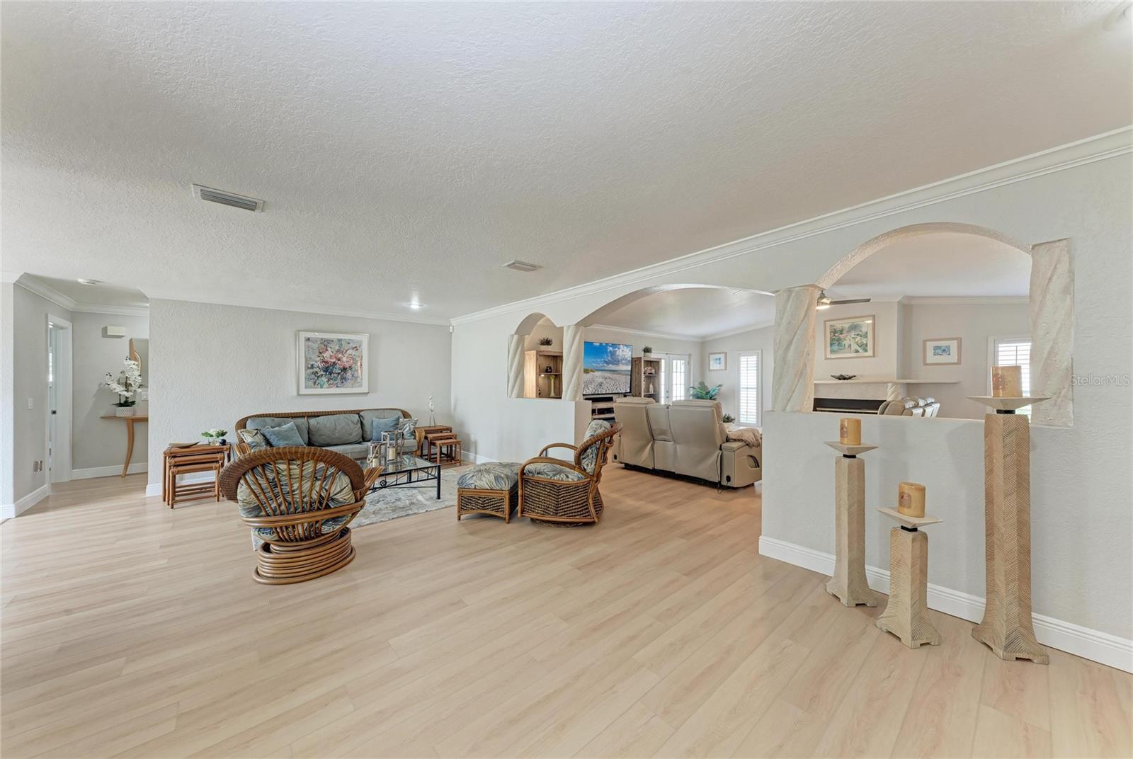 Image 7 of 41 For 411 Harbor View Lane