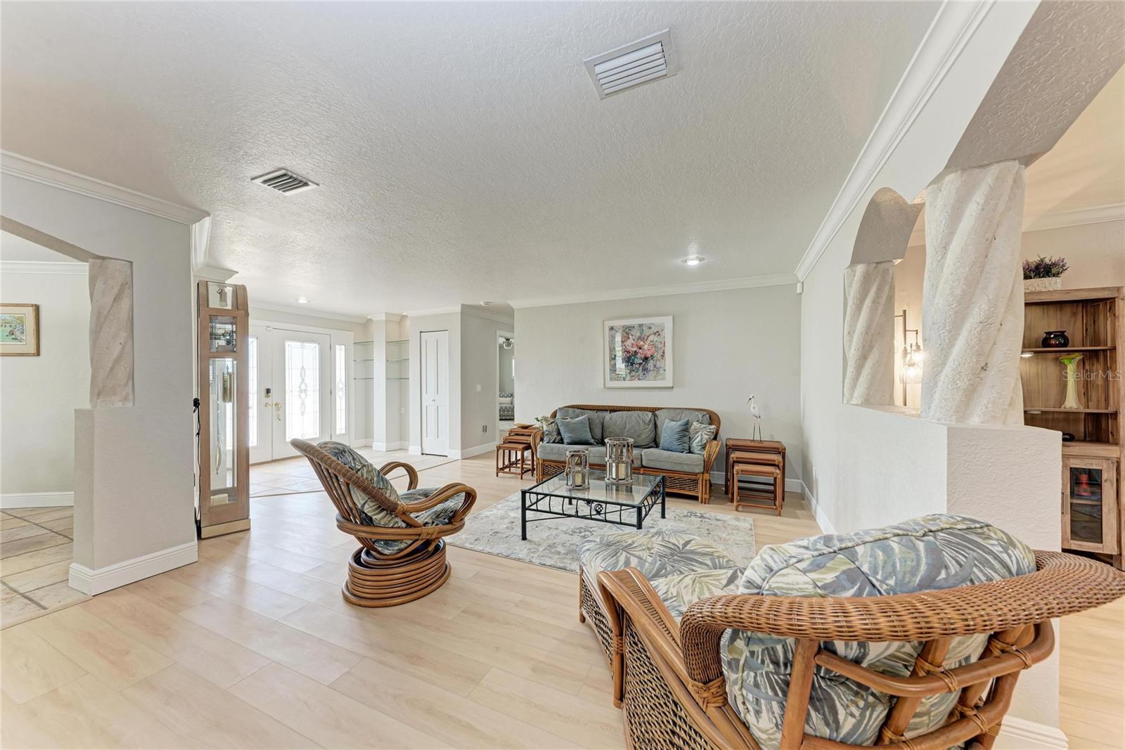 Image 8 of 41 For 411 Harbor View Lane