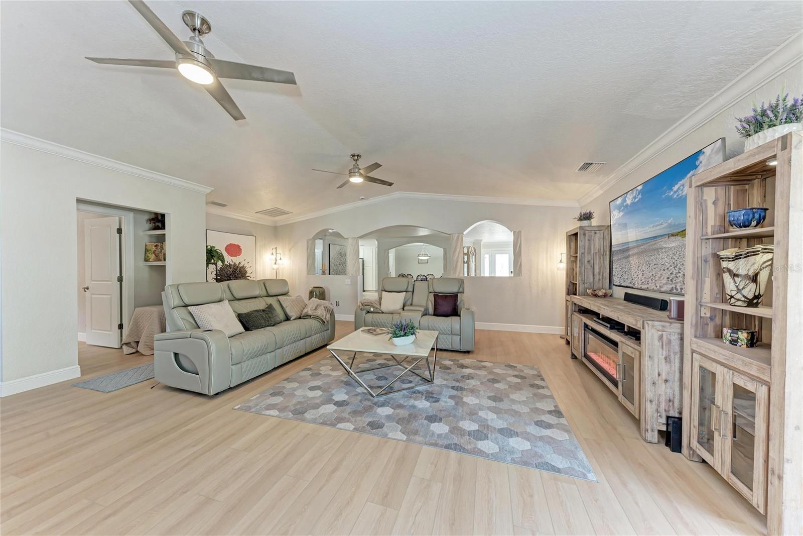 Image 9 of 41 For 411 Harbor View Lane