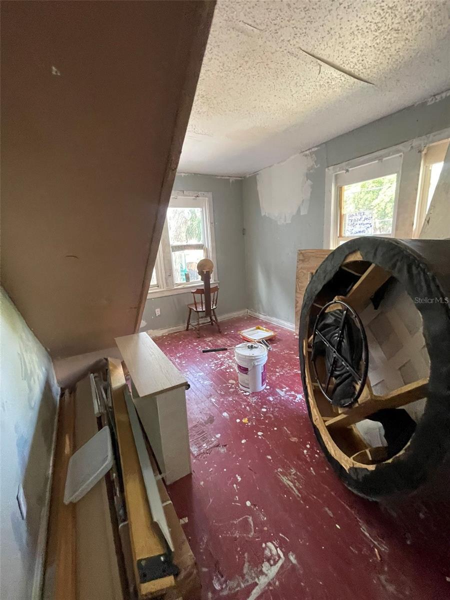 Image 4 of 21 For 858 35th Avenue S