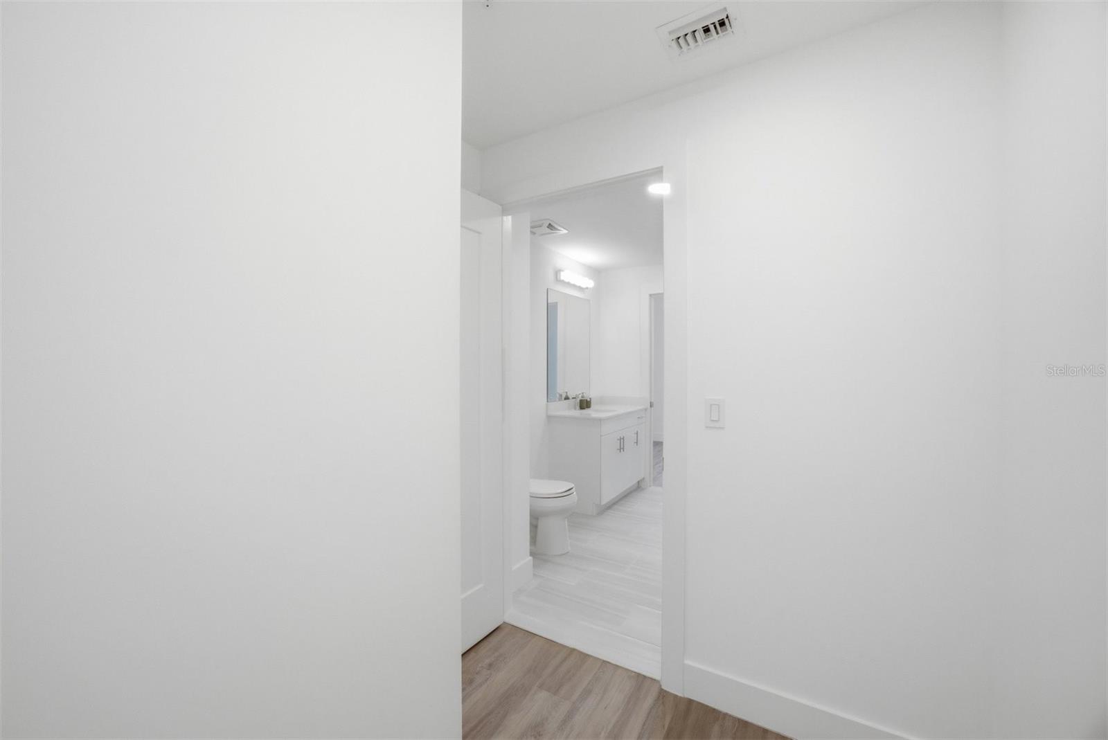 Image 18 of 48 For 1703 Tamiami Trail B507