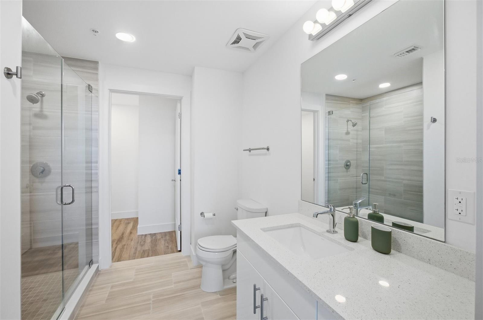 Image 24 of 48 For 1703 Tamiami Trail B507