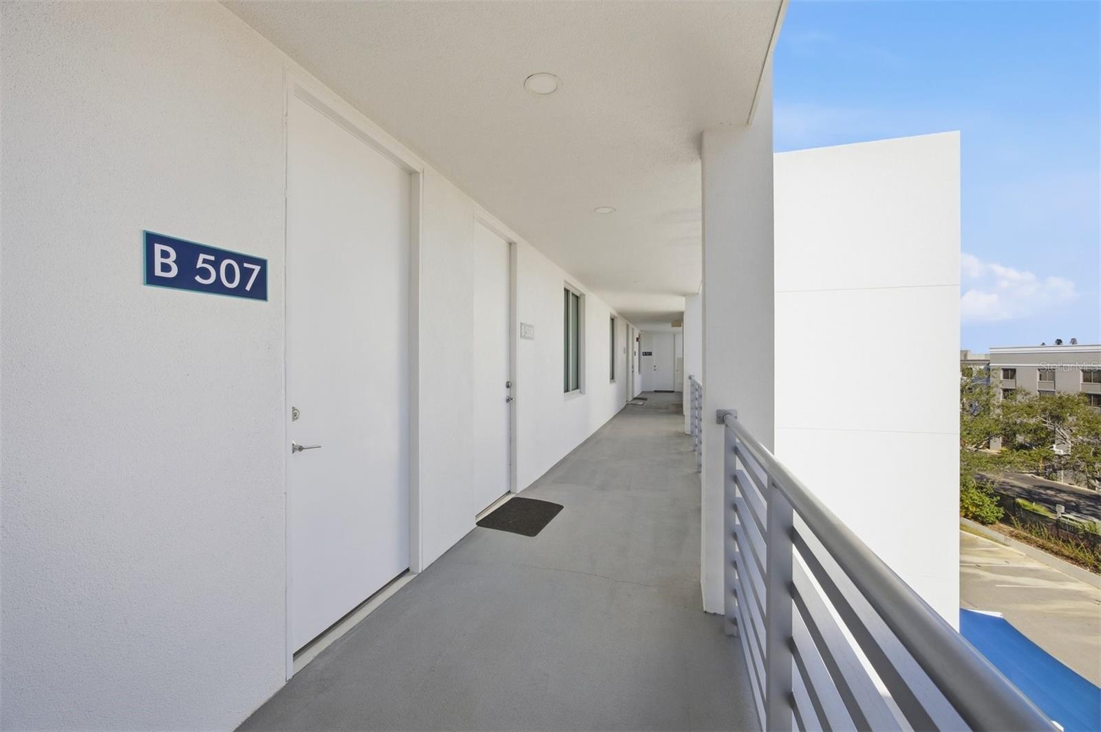 Image 3 of 48 For 1703 Tamiami Trail B507