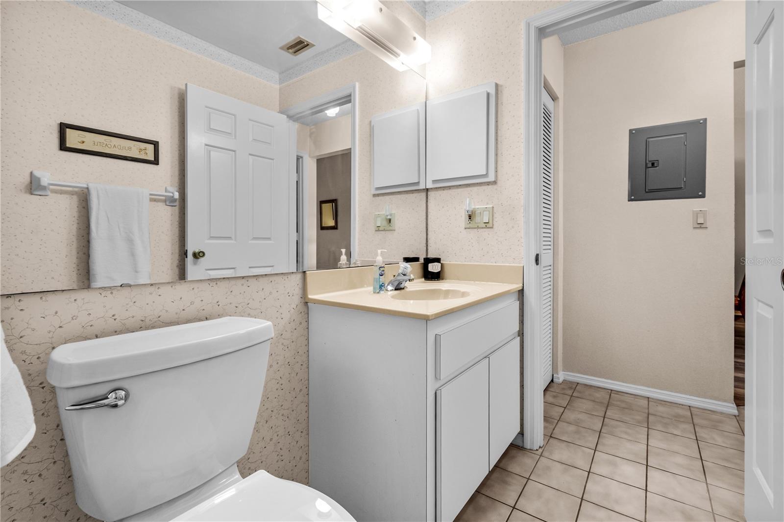 Image 20 of 68 For 922 Capri Isles Boulevard 217