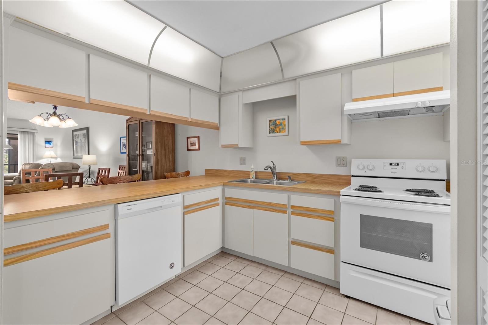 Image 31 of 68 For 922 Capri Isles Boulevard 217