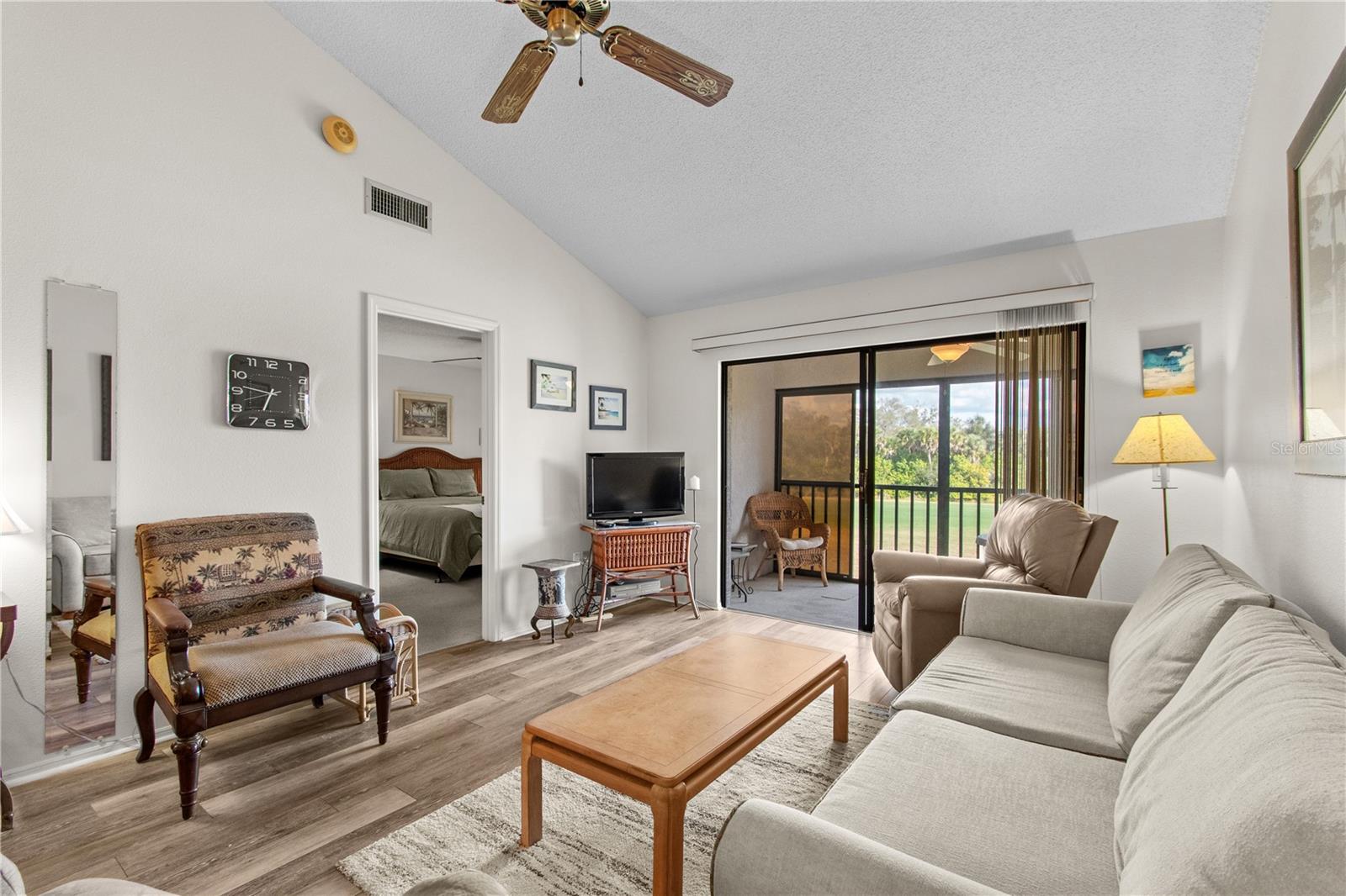 Image 39 of 68 For 922 Capri Isles Boulevard 217