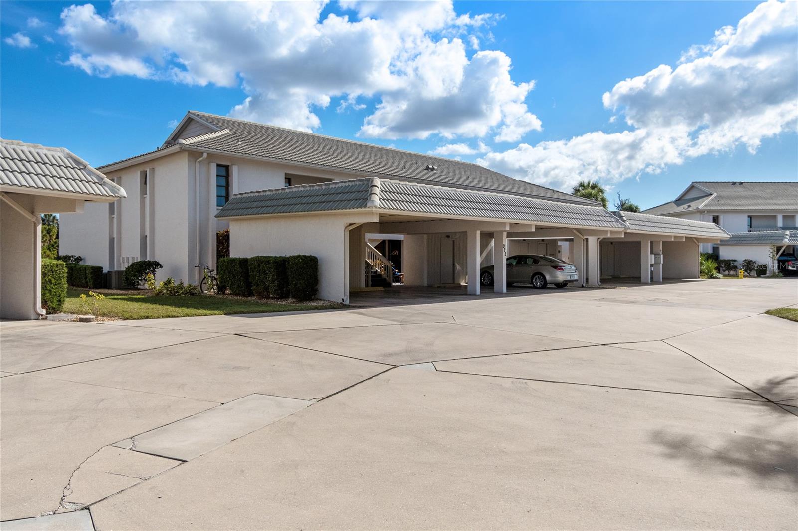 Image 44 of 68 For 922 Capri Isles Boulevard 217