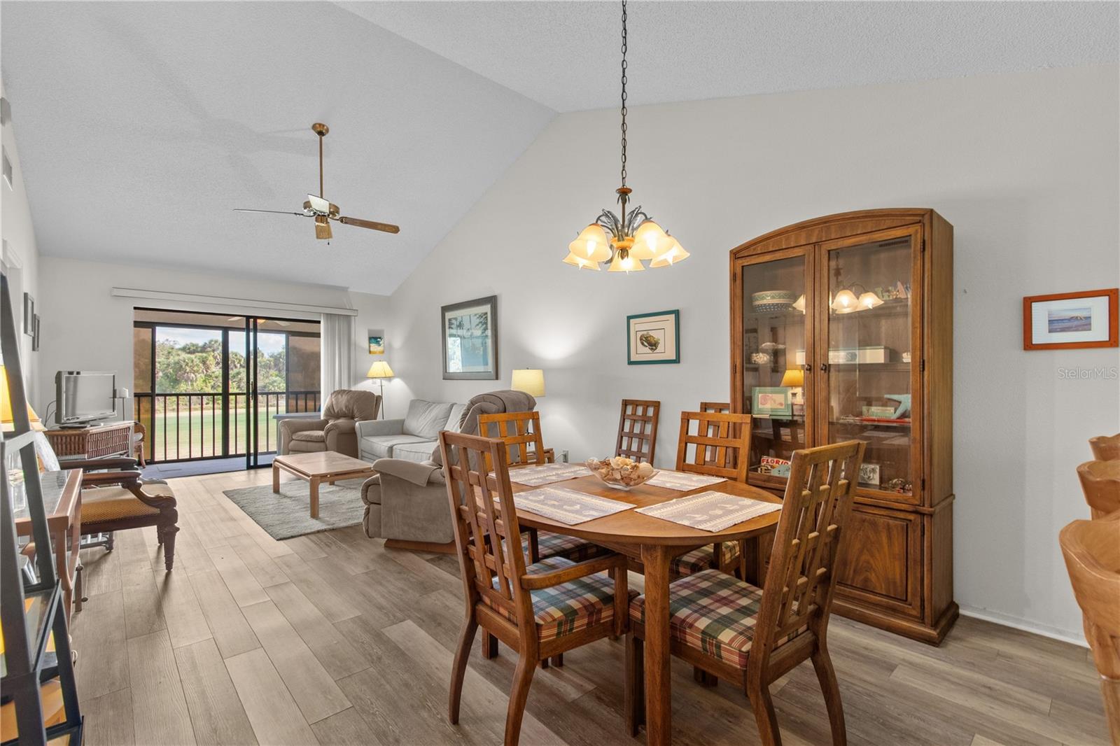 Image 9 of 68 For 922 Capri Isles Boulevard 217