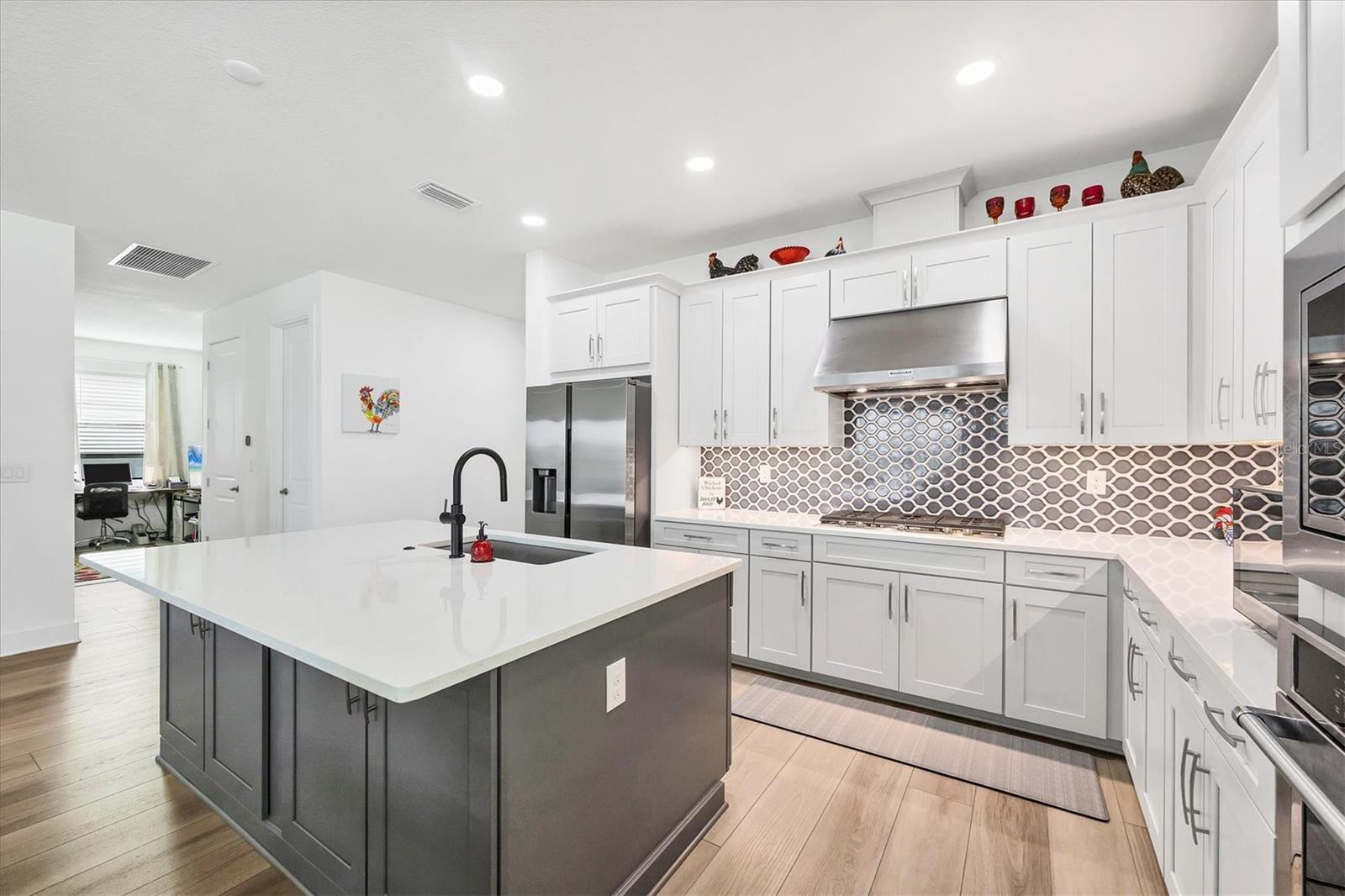 Image 12 of 69 For 18500 Midsummer Place