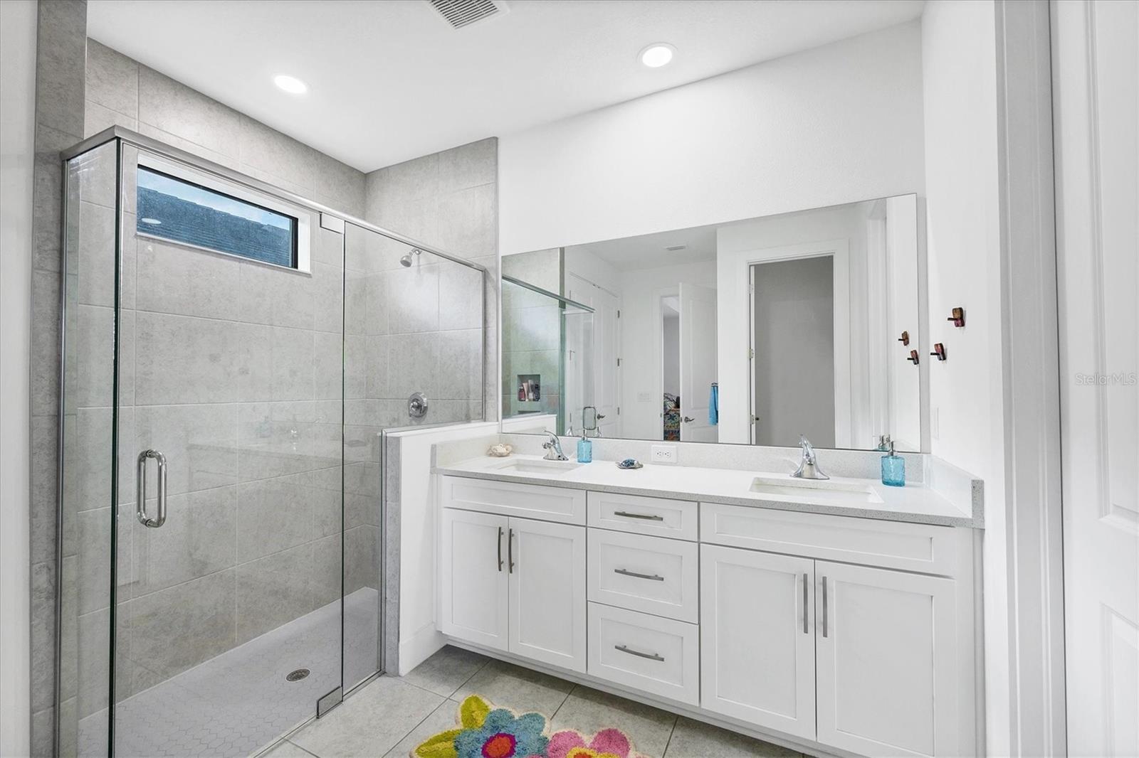 Image 21 of 69 For 18500 Midsummer Place