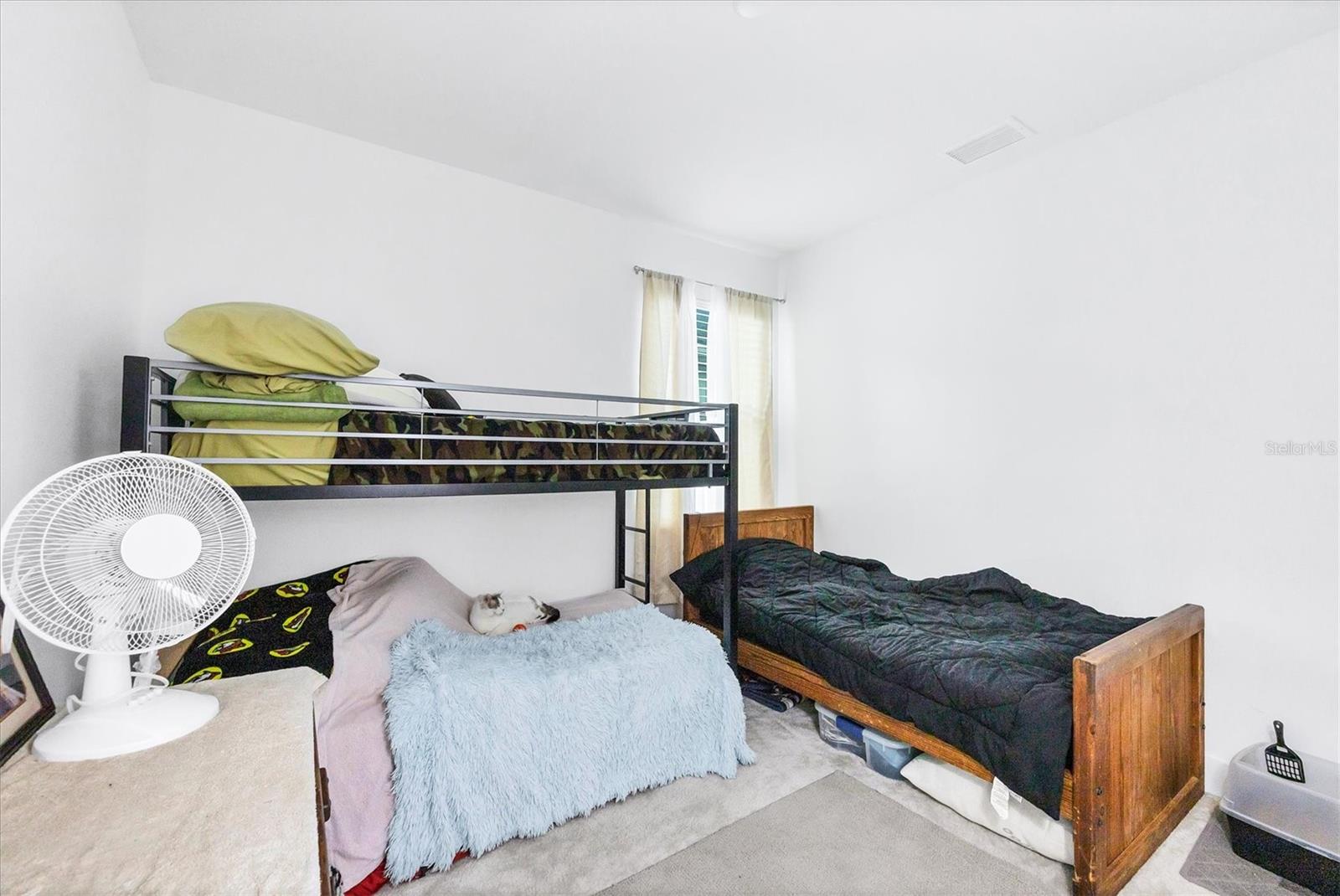 Image 24 of 69 For 18500 Midsummer Place