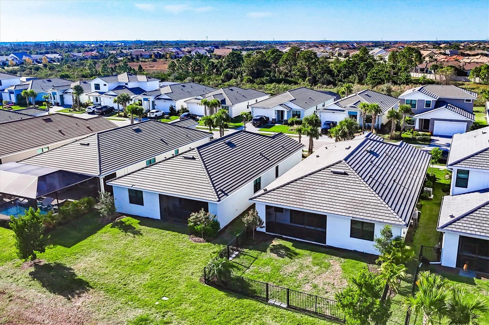 Image 37 of 69 For 18500 Midsummer Place