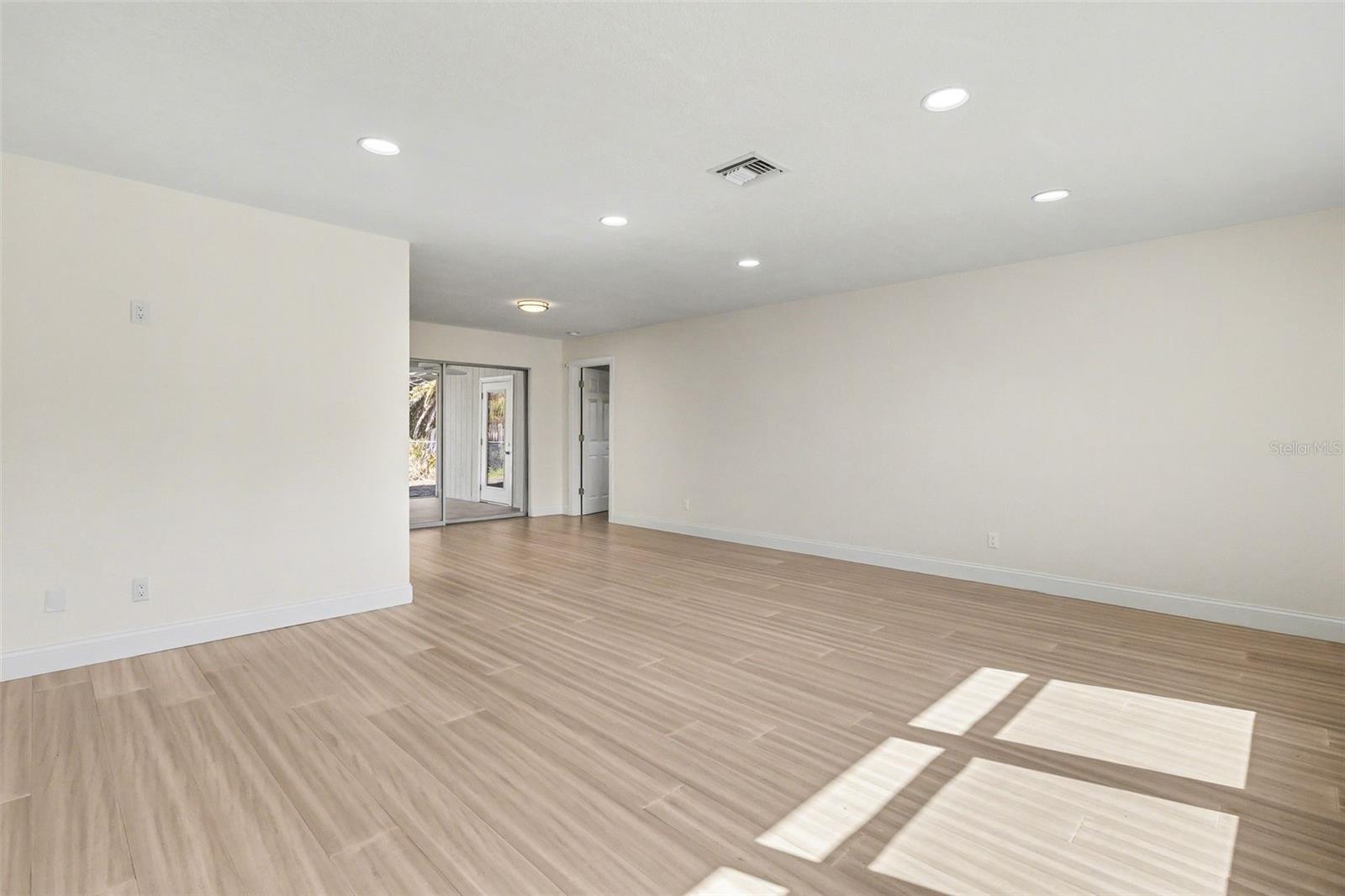 Image 12 of 76 For 790 Harvard Street