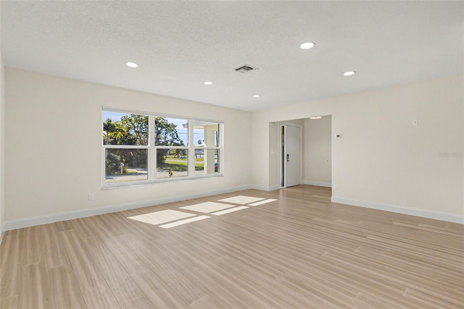 Image 14 of 76 For 790 Harvard Street