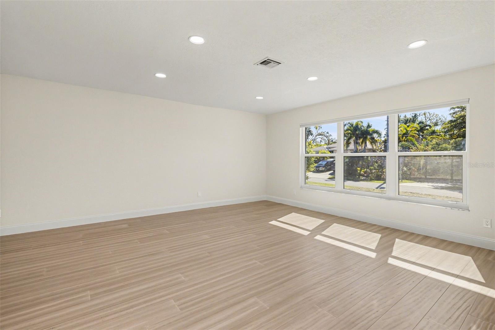 Image 15 of 76 For 790 Harvard Street