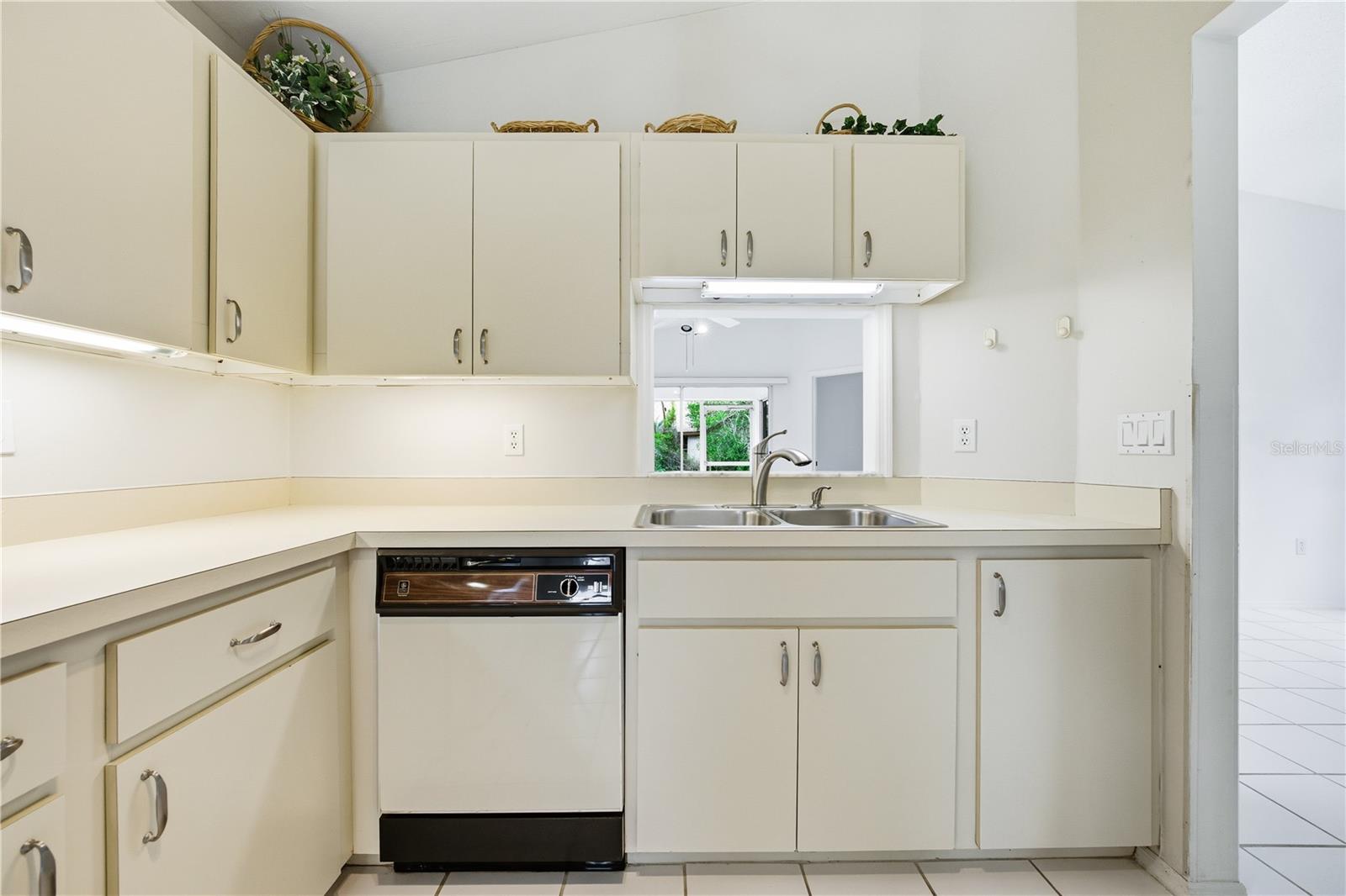 Image 23 of 53 For 396 Chartley Court