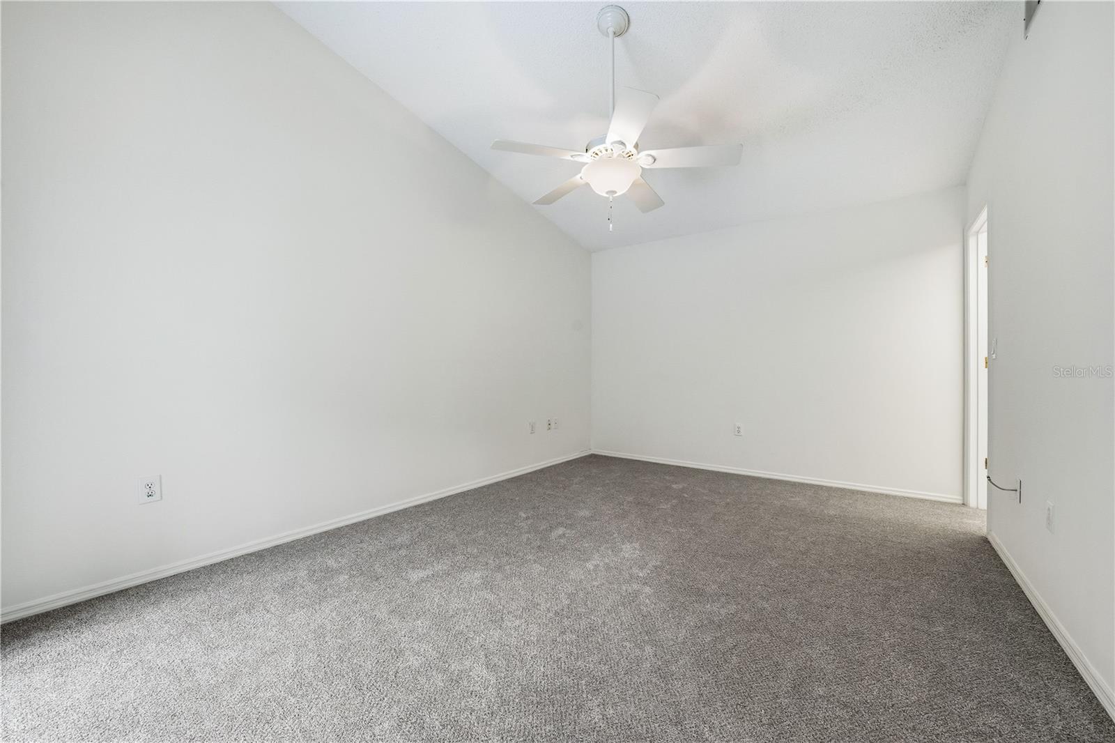 Image 25 of 53 For 396 Chartley Court