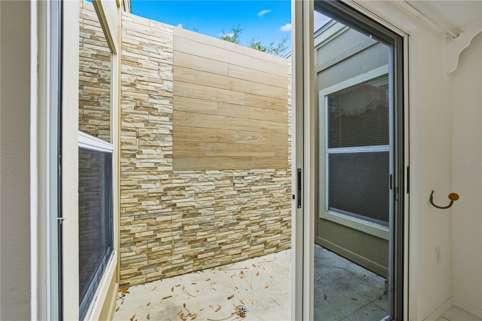 Image 30 of 53 For 396 Chartley Court