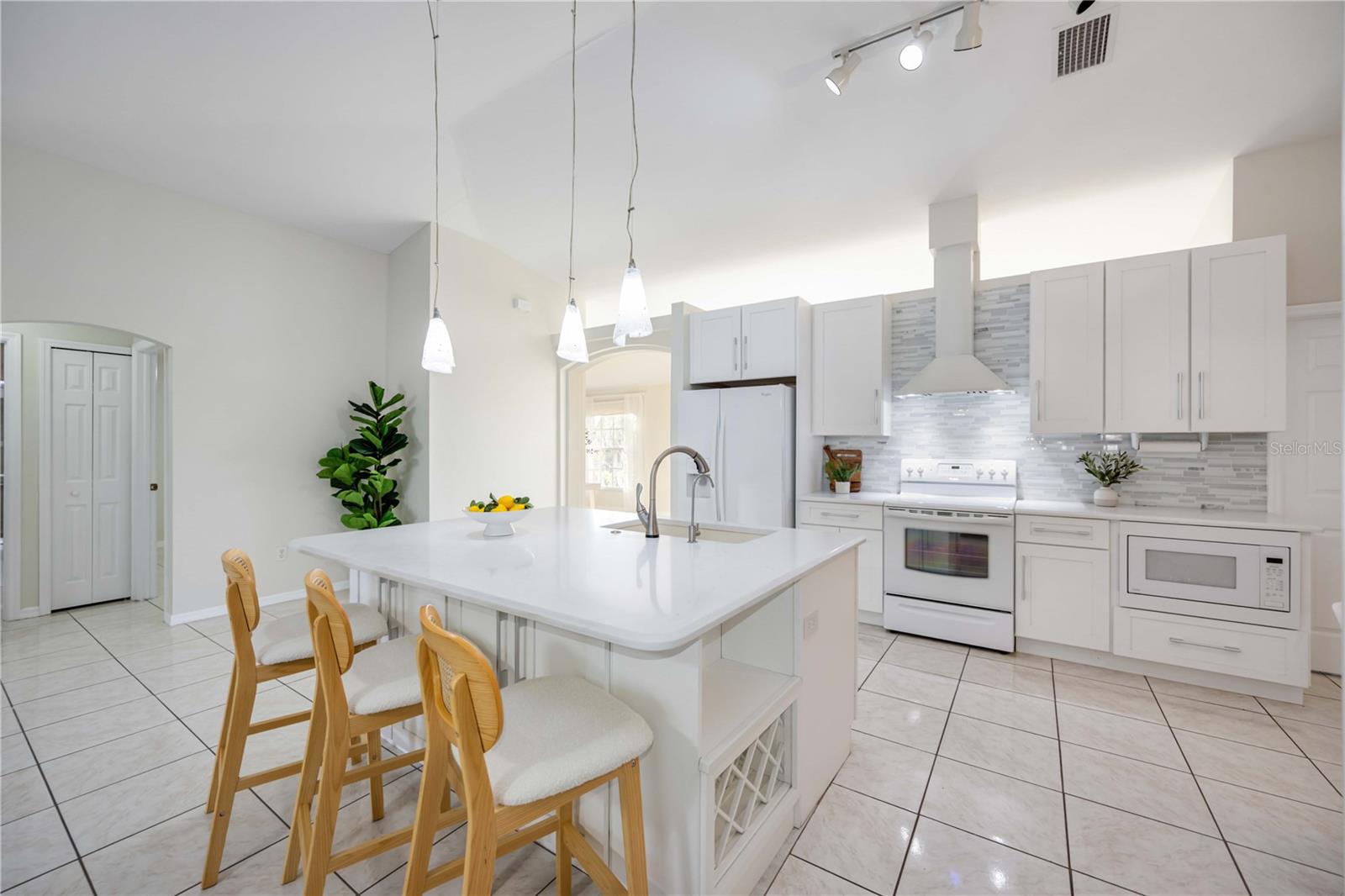 Image 10 of 27 For 925 4th Avenue