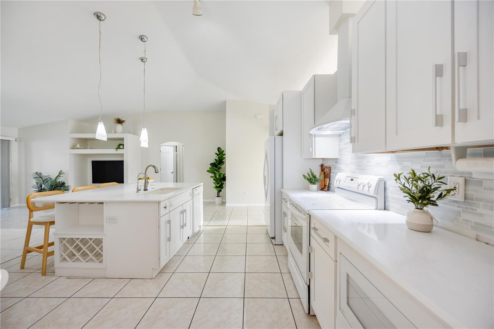 Image 11 of 27 For 925 4th Avenue