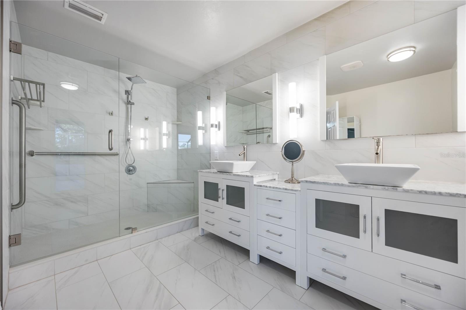 Image 15 of 27 For 925 4th Avenue