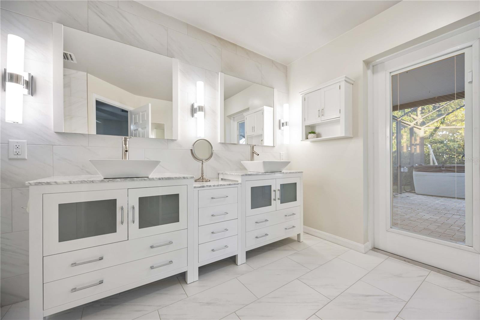 Image 16 of 27 For 925 4th Avenue