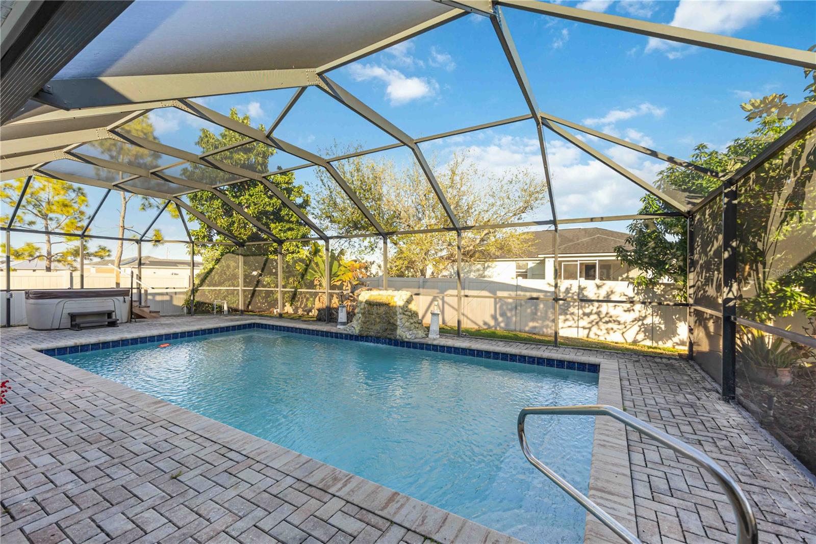 Image 24 of 27 For 925 4th Avenue