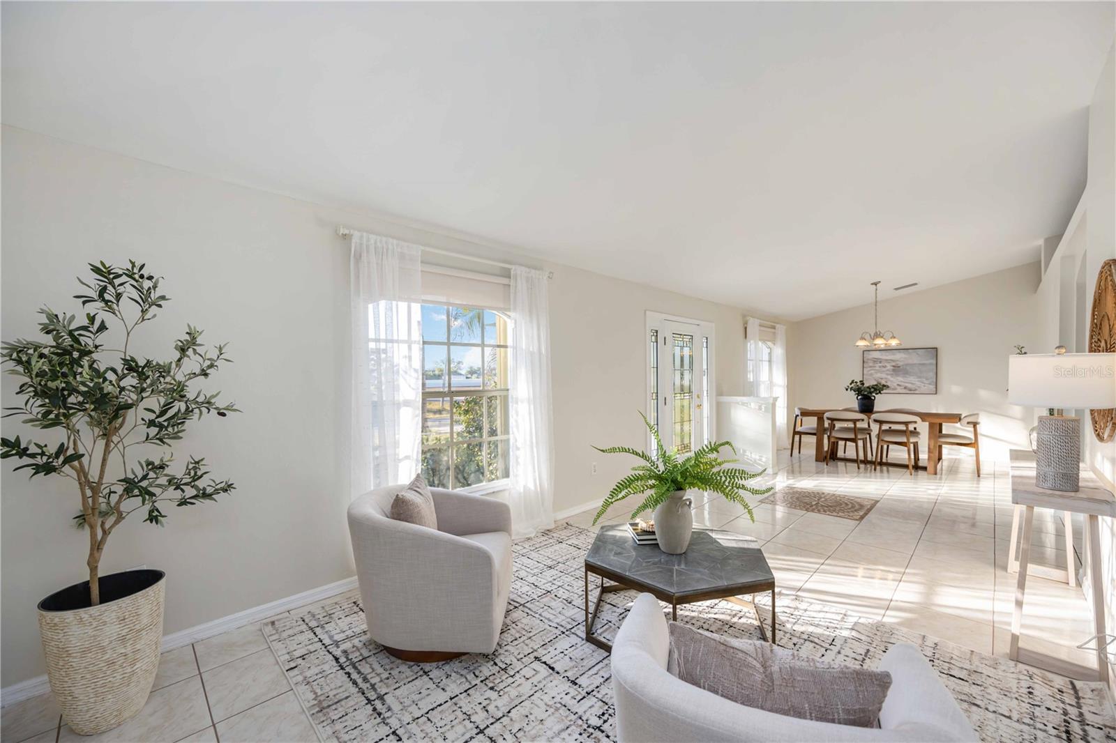 Image 5 of 27 For 925 4th Avenue