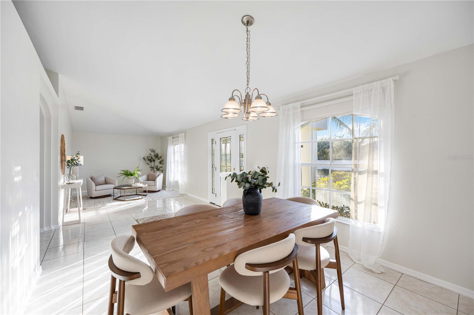 Image 6 of 27 For 925 4th Avenue