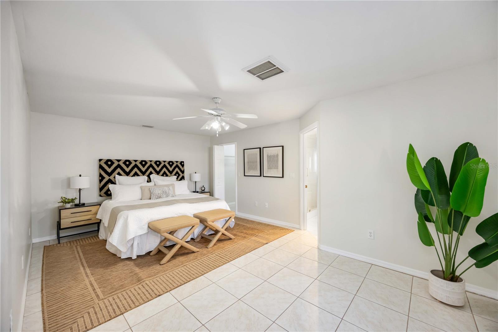 Image 8 of 27 For 925 4th Avenue