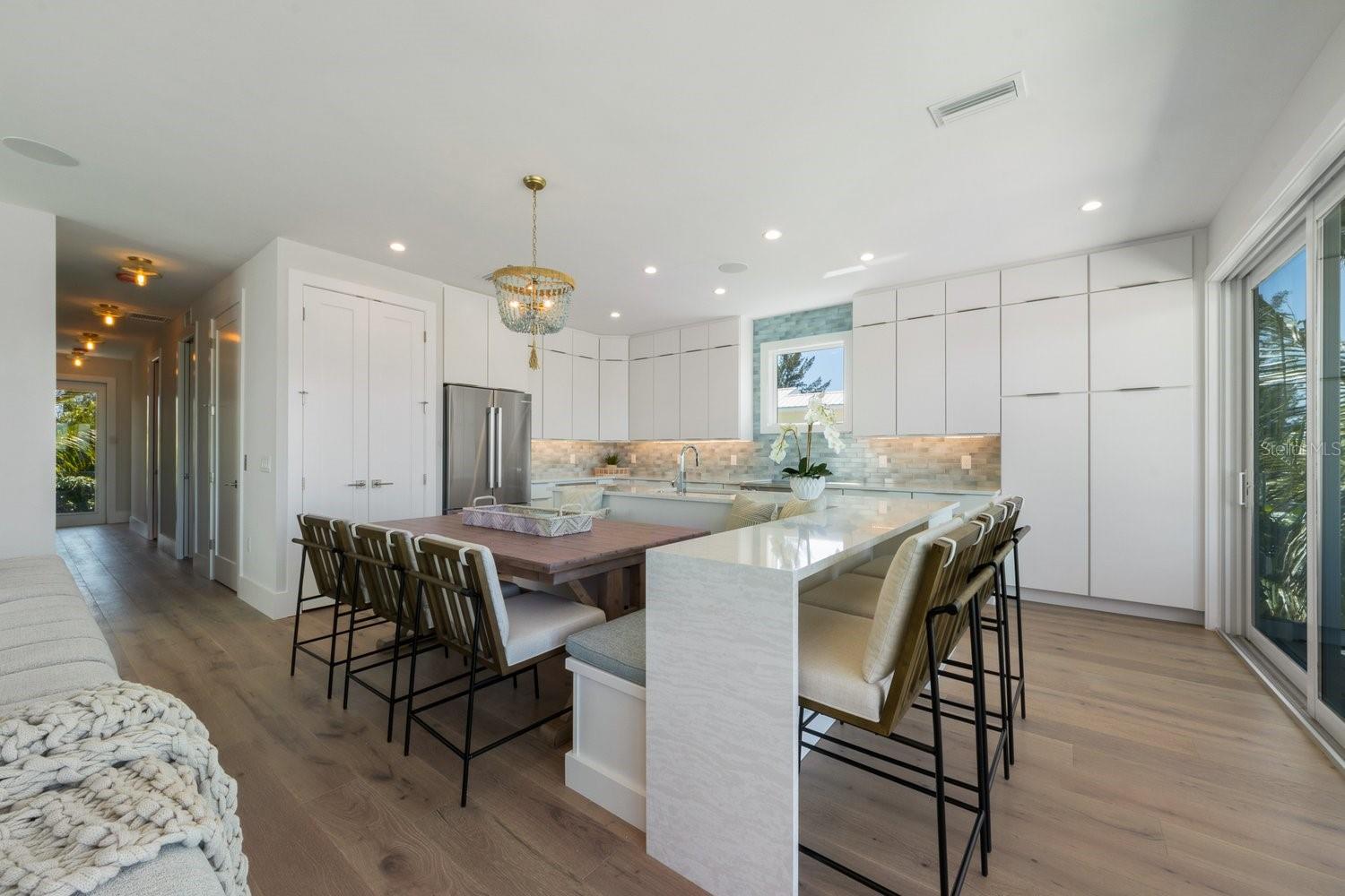 Image 12 of 58 For 870 Shore Drive