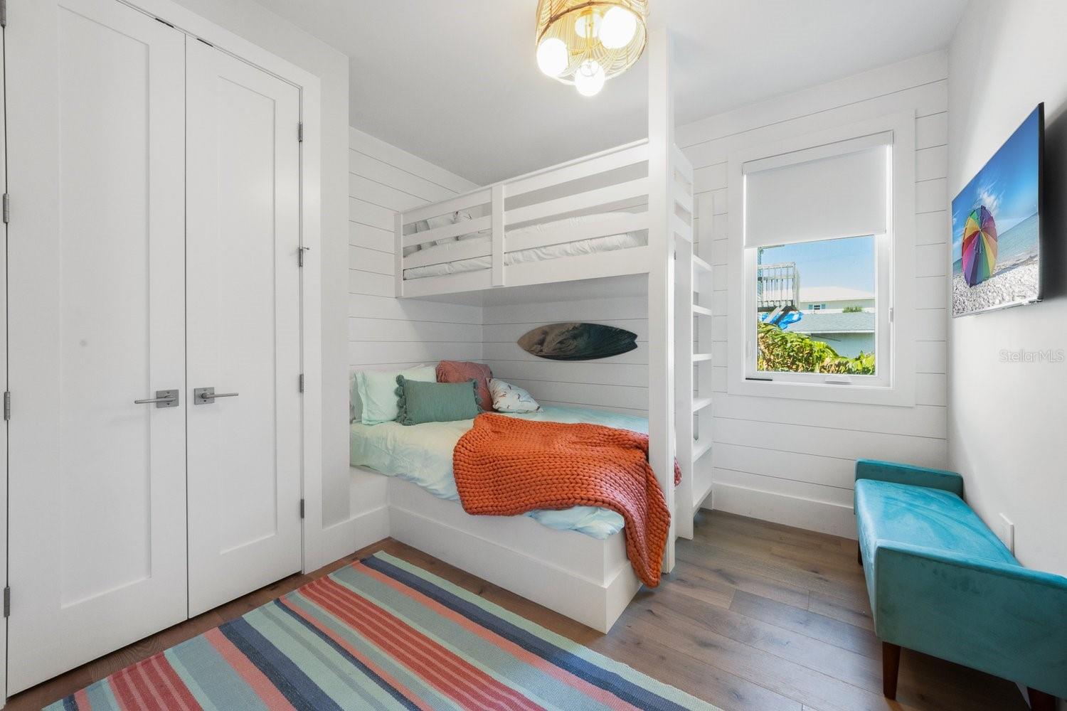 Image 23 of 58 For 870 Shore Drive