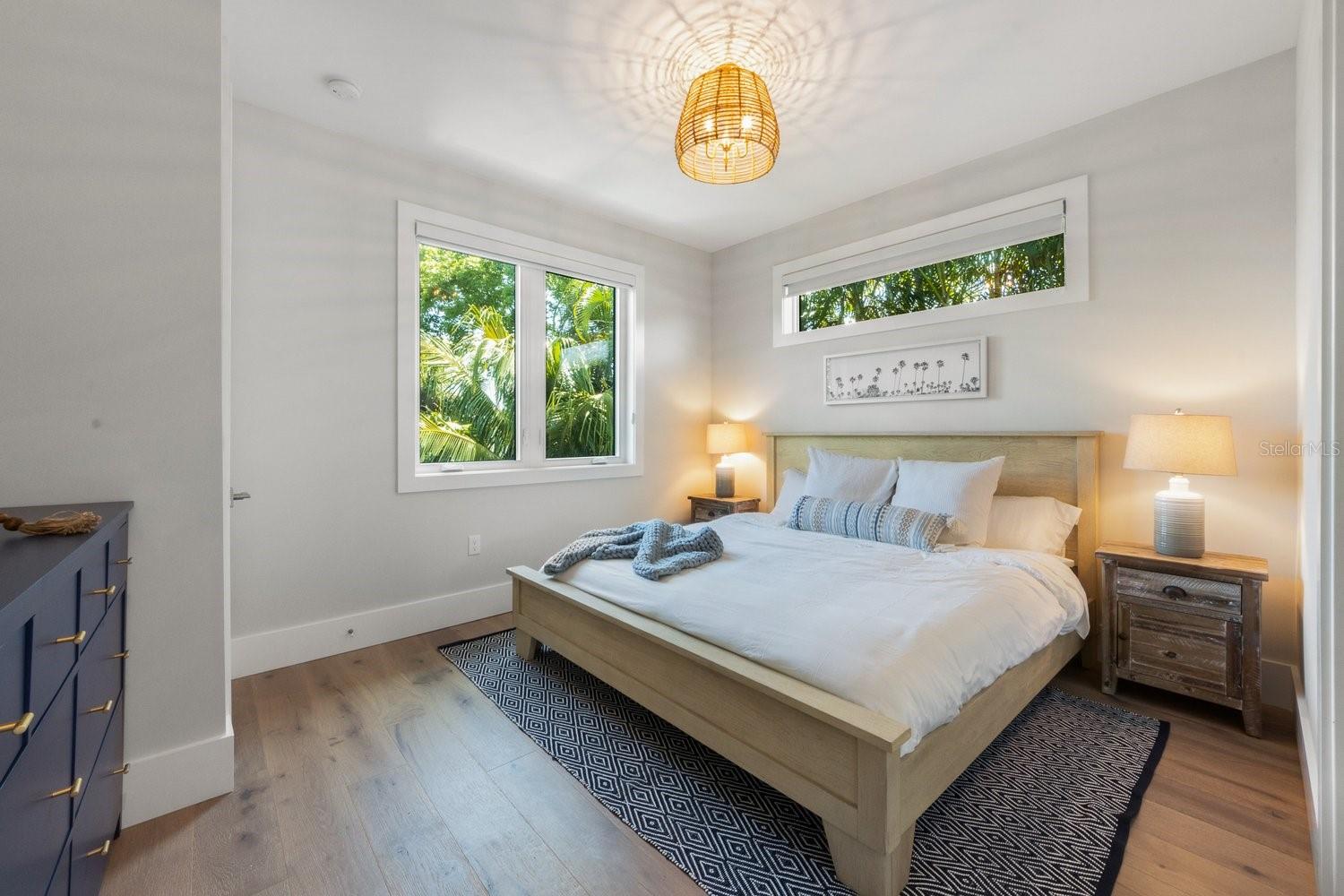 Image 25 of 58 For 870 Shore Drive