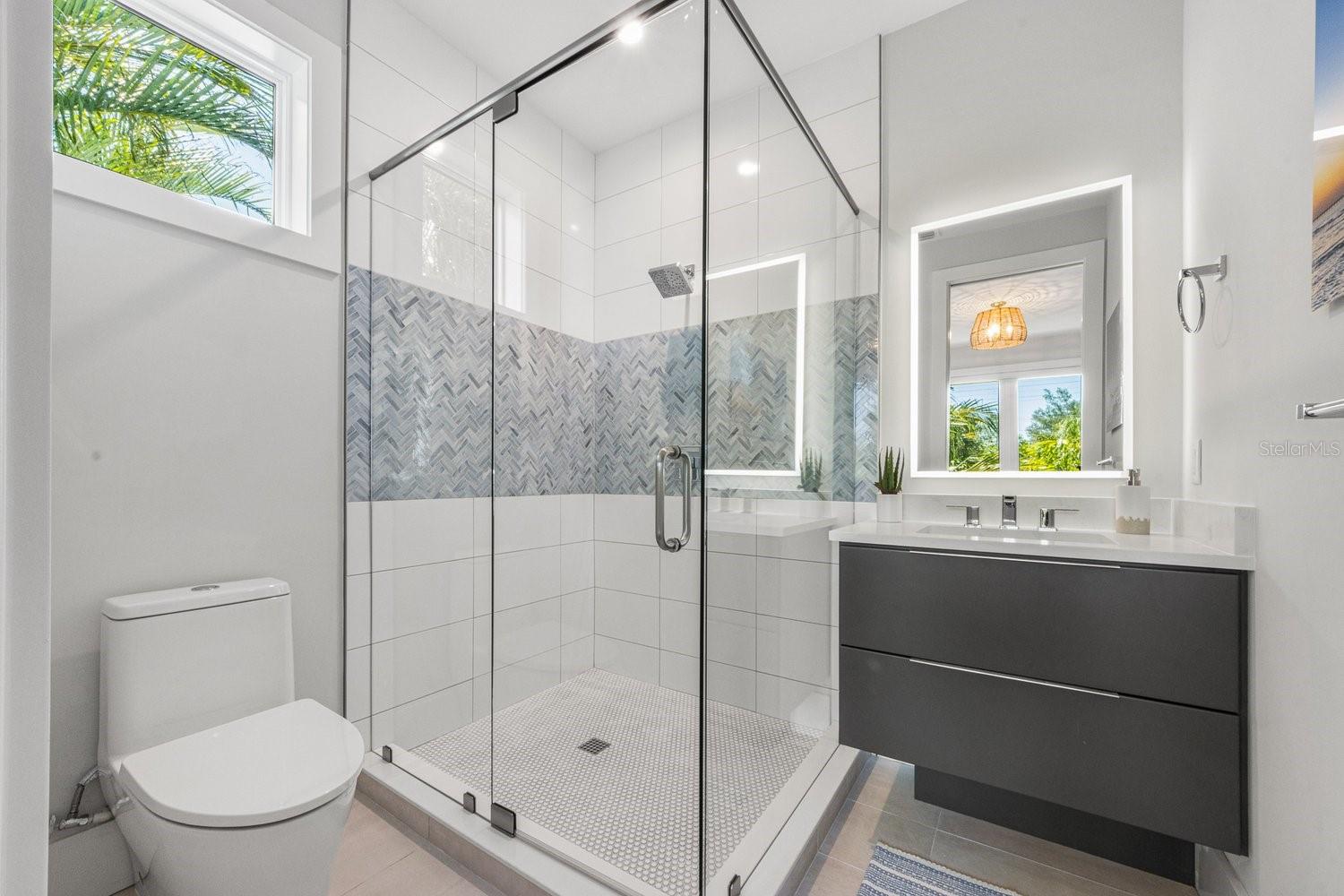 Image 26 of 58 For 870 Shore Drive