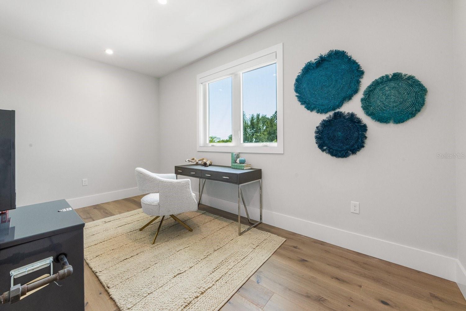 Image 27 of 58 For 870 Shore Drive